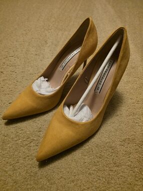 Zara Pointed-Toe High Heels Beautiful Mustard Color